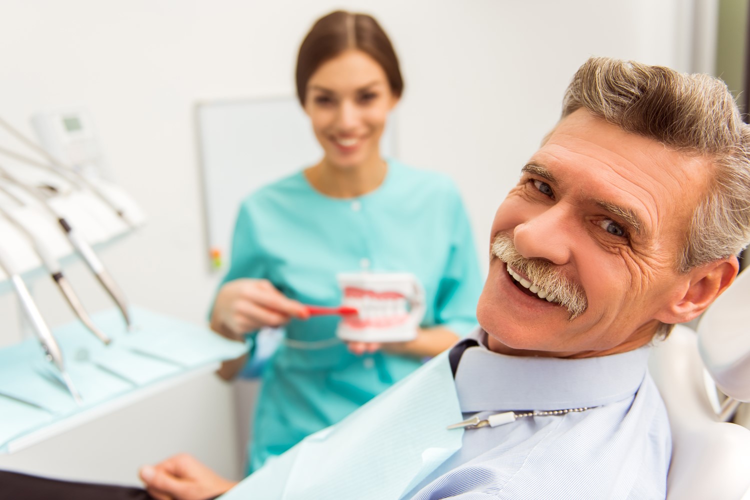 6 Scenarios That Call For Emergency Denture Care